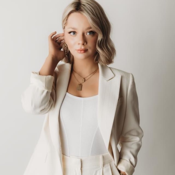 Meet your Posher, Tessa - Picture 1 of 1